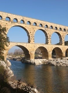 pont du gard et rivière dans le Gard