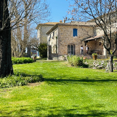 Gîte près Anduze jardin printemps