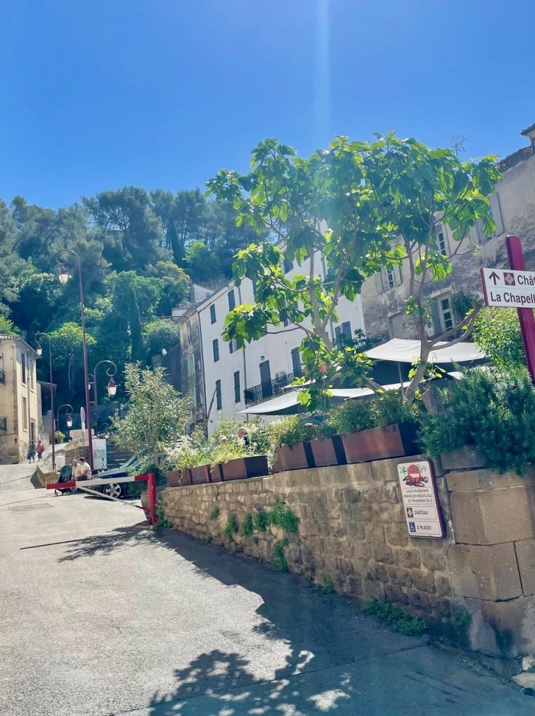 patrimoine Sommières rue vers le château