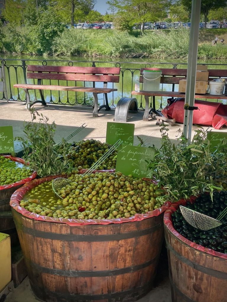 marché alimentaire olives du Gard